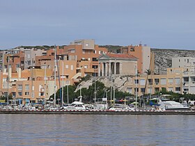 Port et village de Ratonneau.