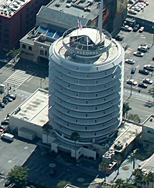 Vista aérea del Capitol Records Building.