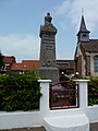 Kriegerdenkmal und Kirche