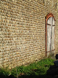 Mur de galets d'une maison béarnaise de Navailles.