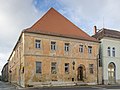 Wohnhaus in geschlossener Bebauung und Ecklage