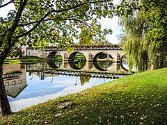 Le pont routier, vu du parc de loisirs.