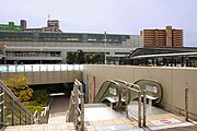 イオンモール大日側から西望。地下道を入って右折すると地下鉄駅に至る。