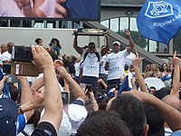 2018 : le bouclier de Brennus présenté aux supporters du Castres olympique, le 3 juin 2018, sur la place Pierre Fabre de Castres.