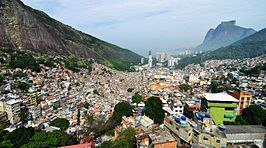 Zicht vanuit Rocinha op de rest van Rio