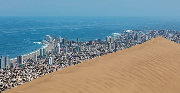Панорама города Икике с окрестных дюн
