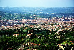 Ang mga burol ng Fiesole na tumatanaw sa Florencia