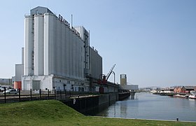 Silos des Grands Moulins de Paris.