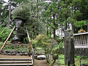 西山本門寺に於ける信長公首塚