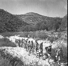 جنود بريطانيون جنوب سلفيت عام 1945