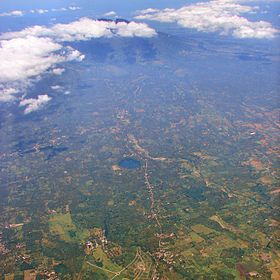 Ti tangatang a pakaimatangan ti Dolorea nga adda ti Bantay Banahaw iti likudan