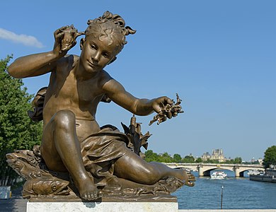 Fillette à la coquille (1900), Paris, pont Alexandre-III.