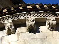 Around the upper wall of the chancel at the Abbaye d'Arthous(ハスティニューズ（フランス語版）), Landes, France, are small figures depicting lust, intemperance and a Barbary ape, symbol of human depravity(全的堕落の象徴).