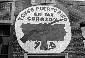 Logo degli Young Lords su un muro di un edificio, 2003.