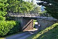 Ancien pont ferroviaire de la ligne de Moulin-Neuf à Lavelanet à Moulin-Neuf, au-dessus d'une voie communale.