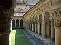 Cloître de la Colegiata de Santillana del Mar (es) (Espagne).