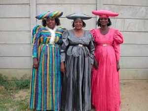 Femmes héréros de Namibie.