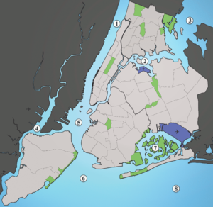 Wasserwege in New York City. 1: Hudson River, 2: East River, 3: Long Island Sound, 4: Newark Bay, 5: Upper New York Bay, 6: Lower New York Bay, 7: Jamaica Bay, 8: Atlantik