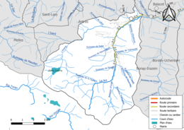 Carte en couleur présentant le réseau hydrographique de la commune