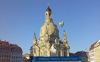 La restaurada (1993-2005) Frauenkirche (1726-1743), Dresde, una iglesia barroca de transición totalmente destruida en la Segunda Guerra Mundial