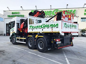 Camión grúa con caja extraíble