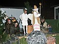 Uitbeelding van Nicolo in Salzburg (met krampussen en engel).