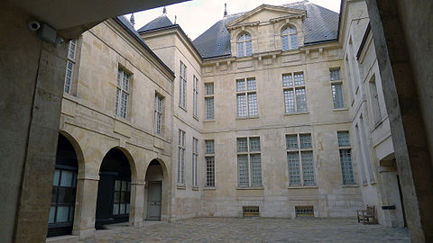 Cour de l'hôtel.