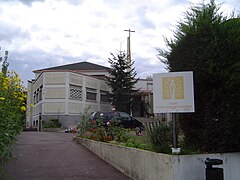 Façade de l'église Notre-Dame-des-Bruyères.