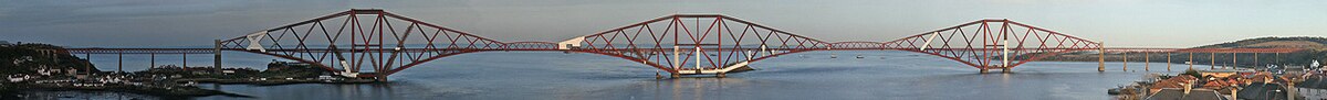 Panorama Forth Bridgea tijekom obnove 2007. god.