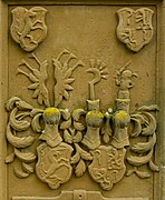 Epitaph an der Kirche in Glashütten mit Wappen der Lüschwitz und der Streitberg