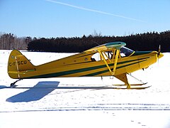 Piper PA-12 mit Skikufen