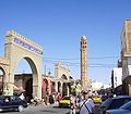 Minaret i porta a l'avinguda Farhat Hached