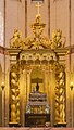 15. Prágai Szent Adalbert (956–997) ezüst ereklyekoporsója a gnieznói katedrálisban. A koporsót Peter von der Rennen készítette 1662-ben tiszta ezüstből, miután az előzőt, amelyet 1623-ban maga III. Zsigmond lengyel király állíttatott, a svédek 1655-ben, a svéd invázió idején kirabolták. A gótikus katedrális közel 1000 éven át folyamatosan több lengyel uralkodó koronázási helyéül és a lengyel egyházi hivatalnokok székhelyéül szolgált. Hosszú és tragikus történelme során az épület nagyrészt érintetlen maradt, így Lengyelország egyik legrégebbi és legértékesebb szakrális műemléke (javítás)/(csere)