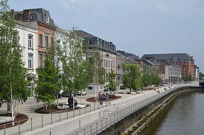 Quai Arthur Rimbaud à Charleroi. Étape 6 du RAVeL-Sambre [EV 3] (de Charleroi à Thuin, en Belgique).