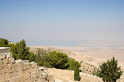 מבט מערבה מהר נבו לעבר ים המלח ובקעת הירדן
