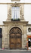 Дверь в стиле рококо в Париже
