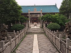 Di fronte alla sala della preghiera della Grande Moschea di Xi'an, nel quarto cortile