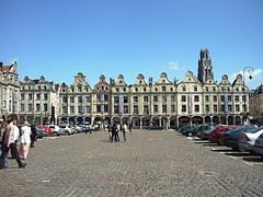 Arras (Atrecht): De typisch Vlaamse marktplaats (Place des Héros), geplaveid met kasseien