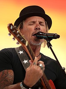 Steele performing in 2021