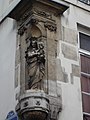 Statue de la Vierge et de l'Enfant Jésus en 2008.