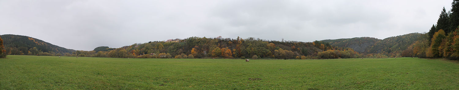 Pohled na údolí Berounky u Rakolusk