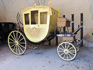 Un carrosse conservé dans les écuries.