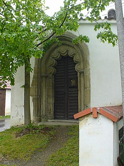 Románsko-gotický portál kláštera