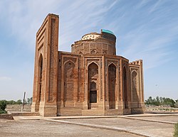 Törebeg hanymin mausoleumi Köneürgençissä.