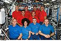 Os quatro integrantes da Expedição (azul) junto aos tripulantes da STS-117 Atlantis, durante a troca de Williams por Anderson.