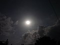 Ночное небо с Луной и облаками