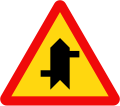 207d: Road junction with priority