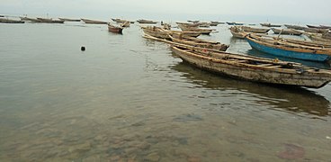 Barques sur le lac.