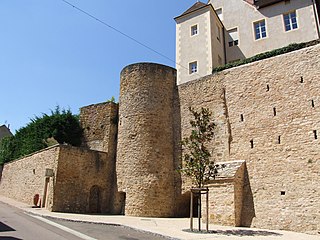 Charolles, restes des remparts.