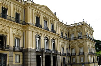 Vista lateral del Museu Nacional